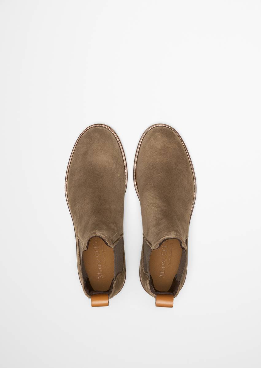 Chelsea boot model Linus made from soft suede cowhide