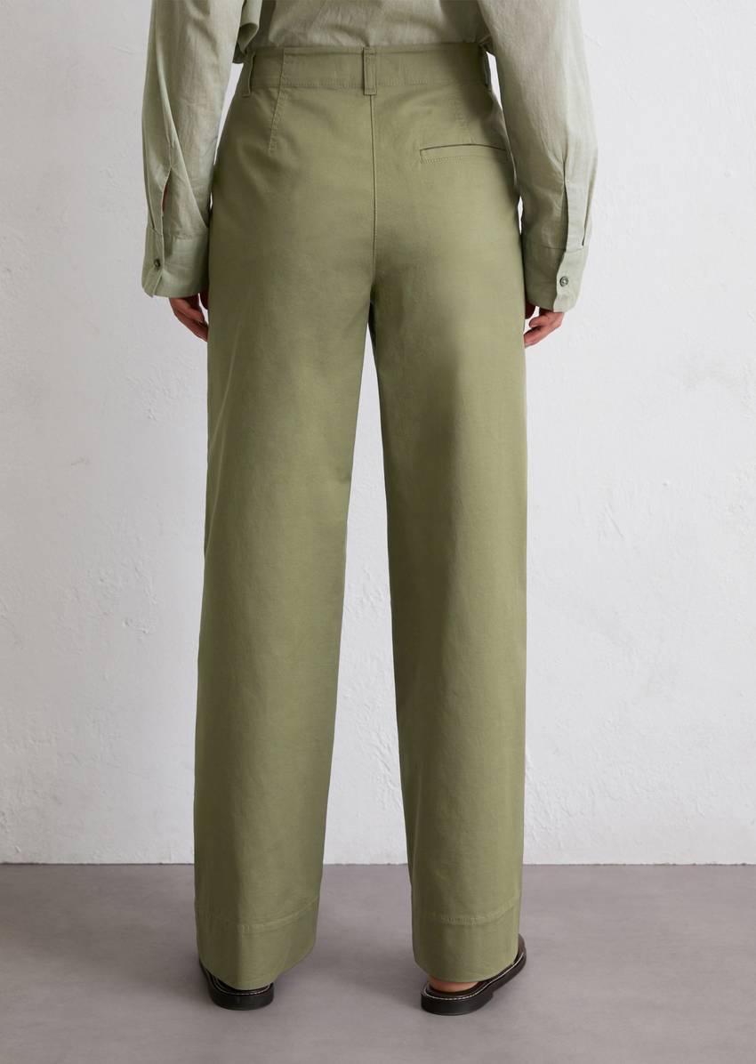 Chino model Lande wide made from stretchy organic cotton twill