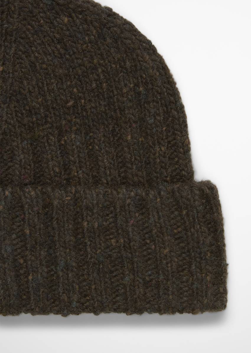 Knitted cap made from a soft sheep's wool mix
