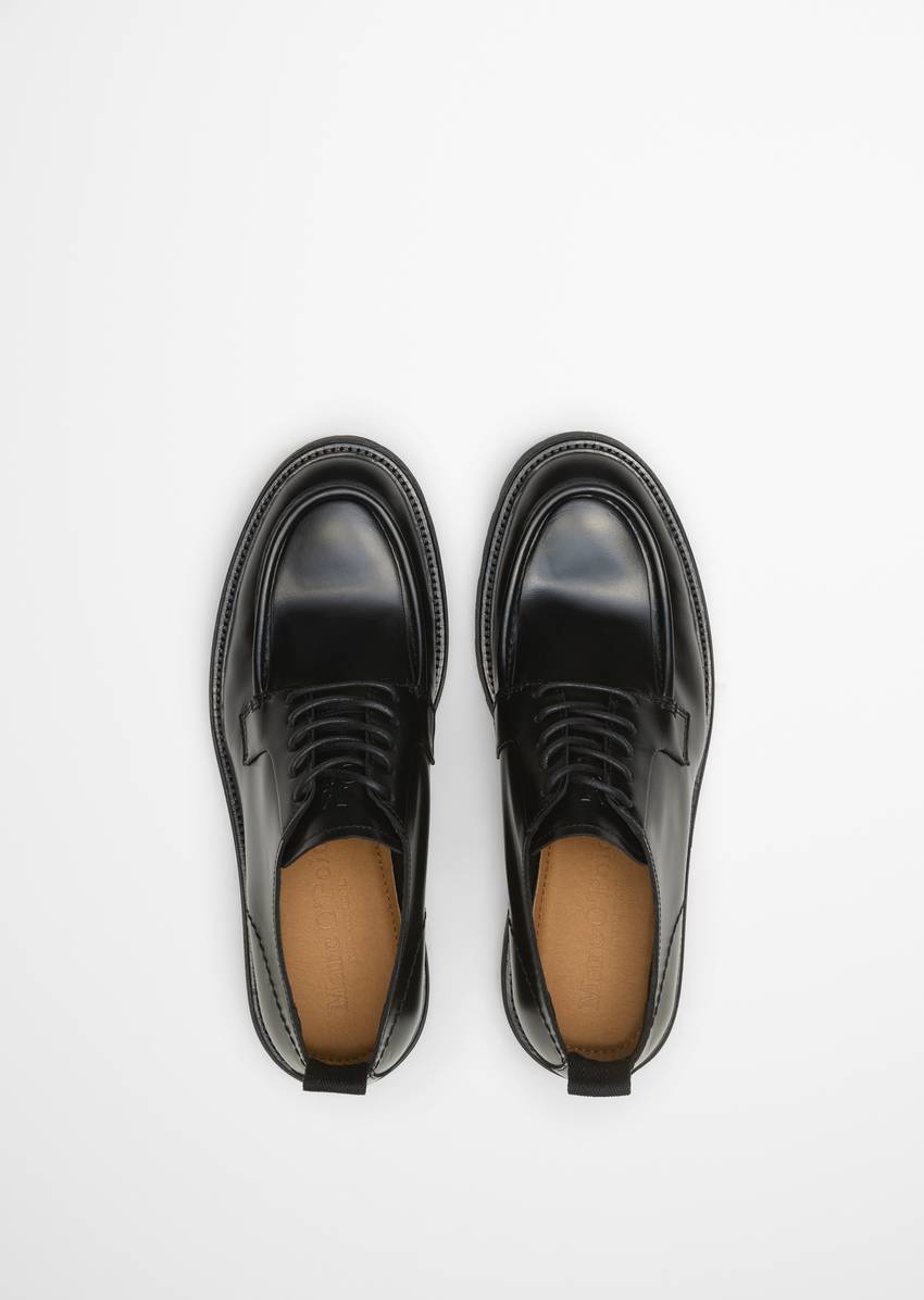 Lace-up model Phil made from fine calfskin