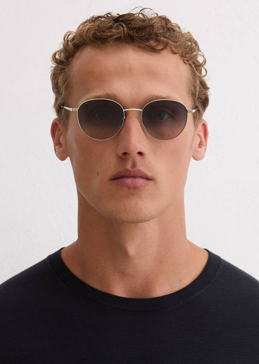 Unisex sunglasses Made of lightweight metal
