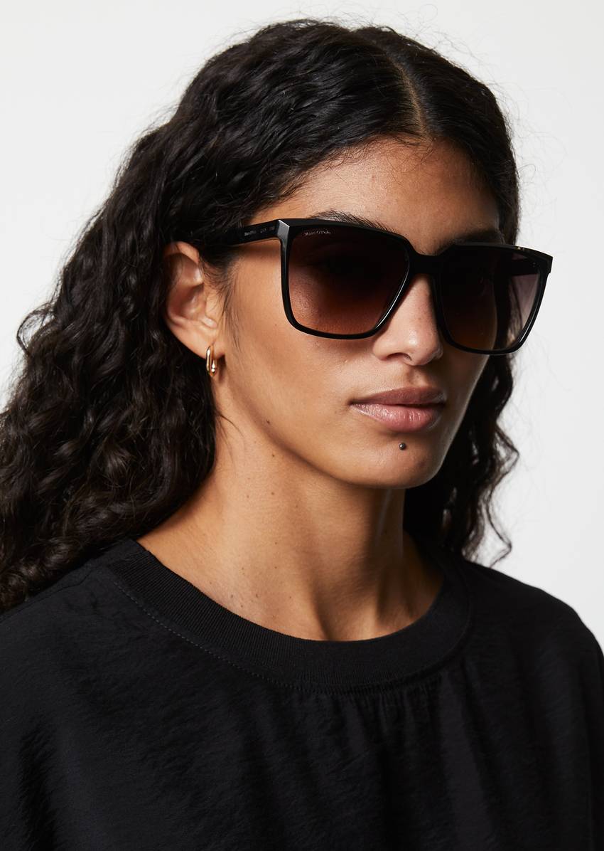 Unisex sunglasses with sturdy bio-acetate frame