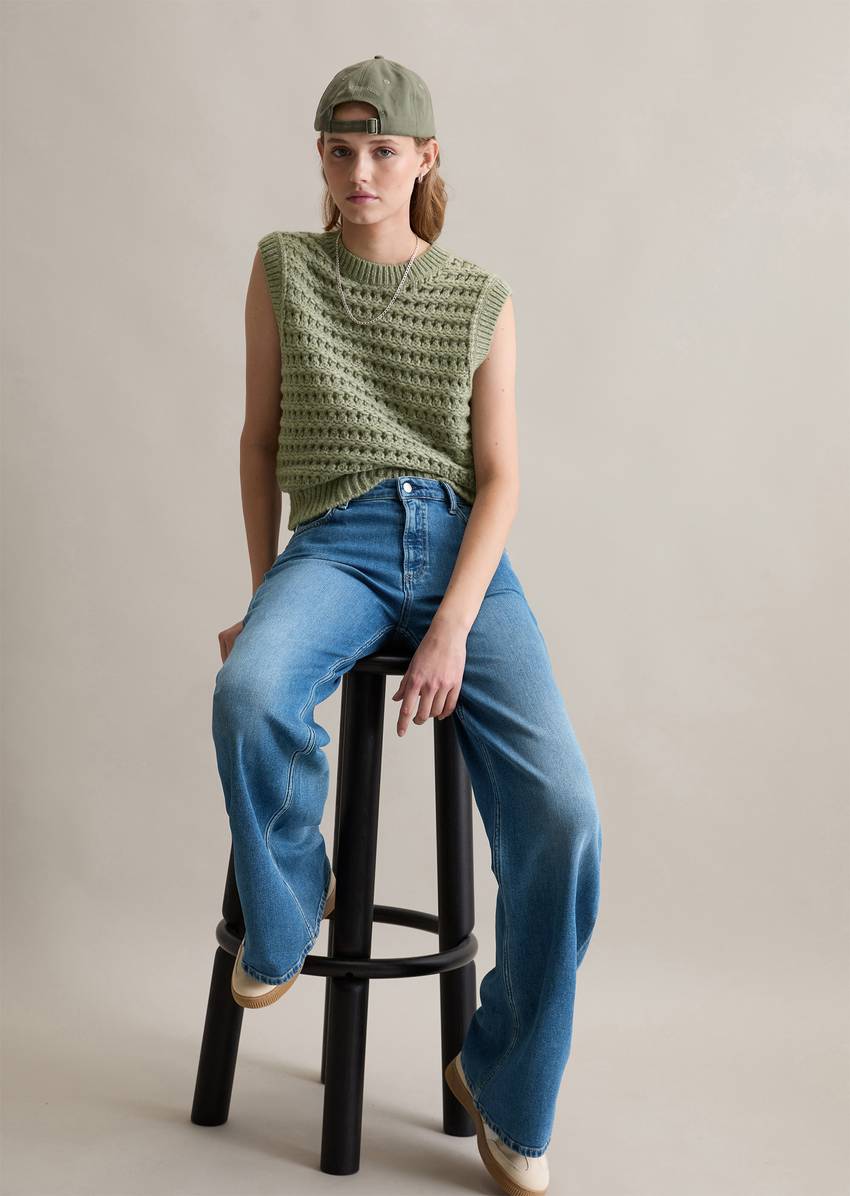 Sweater regular made from a soft virgin wool blend