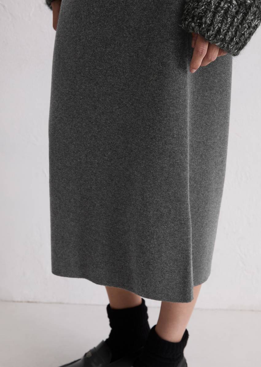 Rib knit skirt shaped made from a soft virgin wool blend