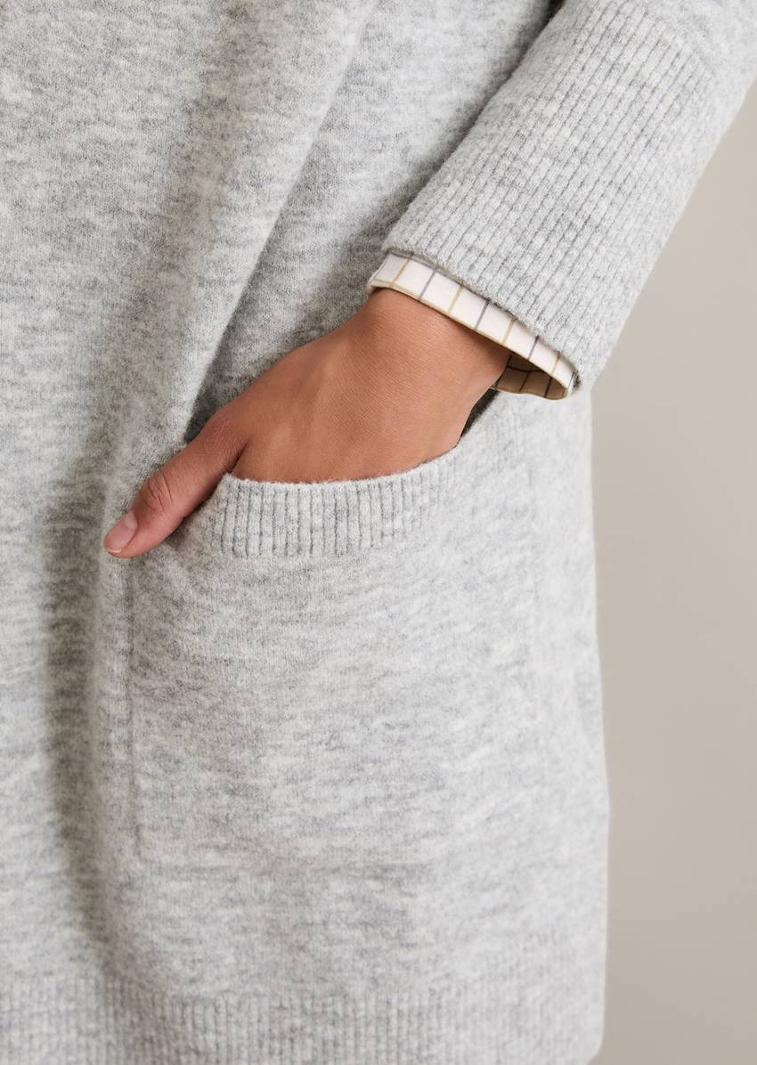 Long cardigan loose made from a soft virgin wool blend