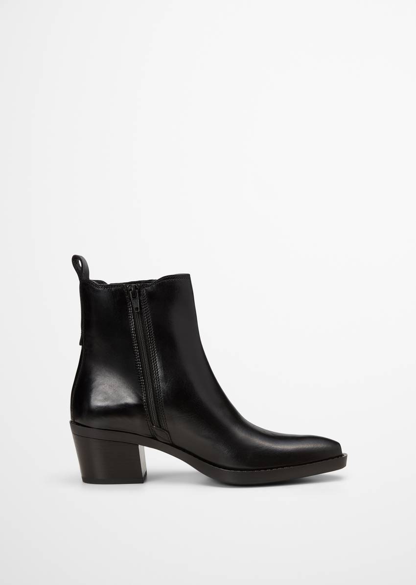Western-style ankle boot with inside zipper