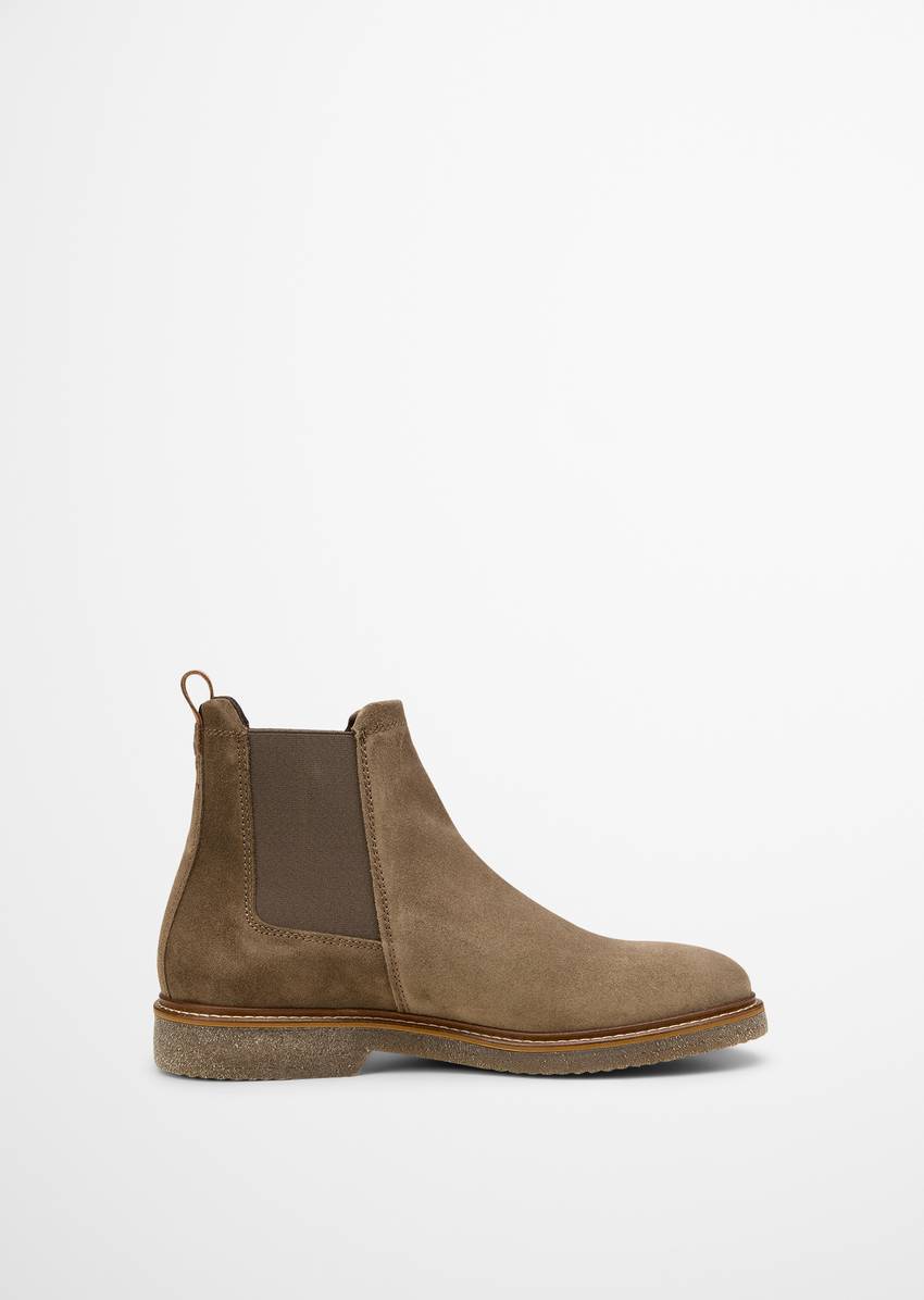 Chelsea boot model Linus made from soft suede cowhide