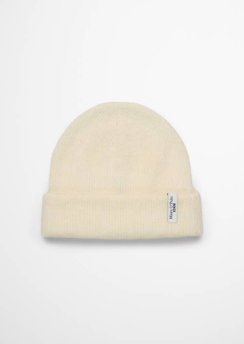 Knitted cap made from a virgin wool/alpaca wool mix