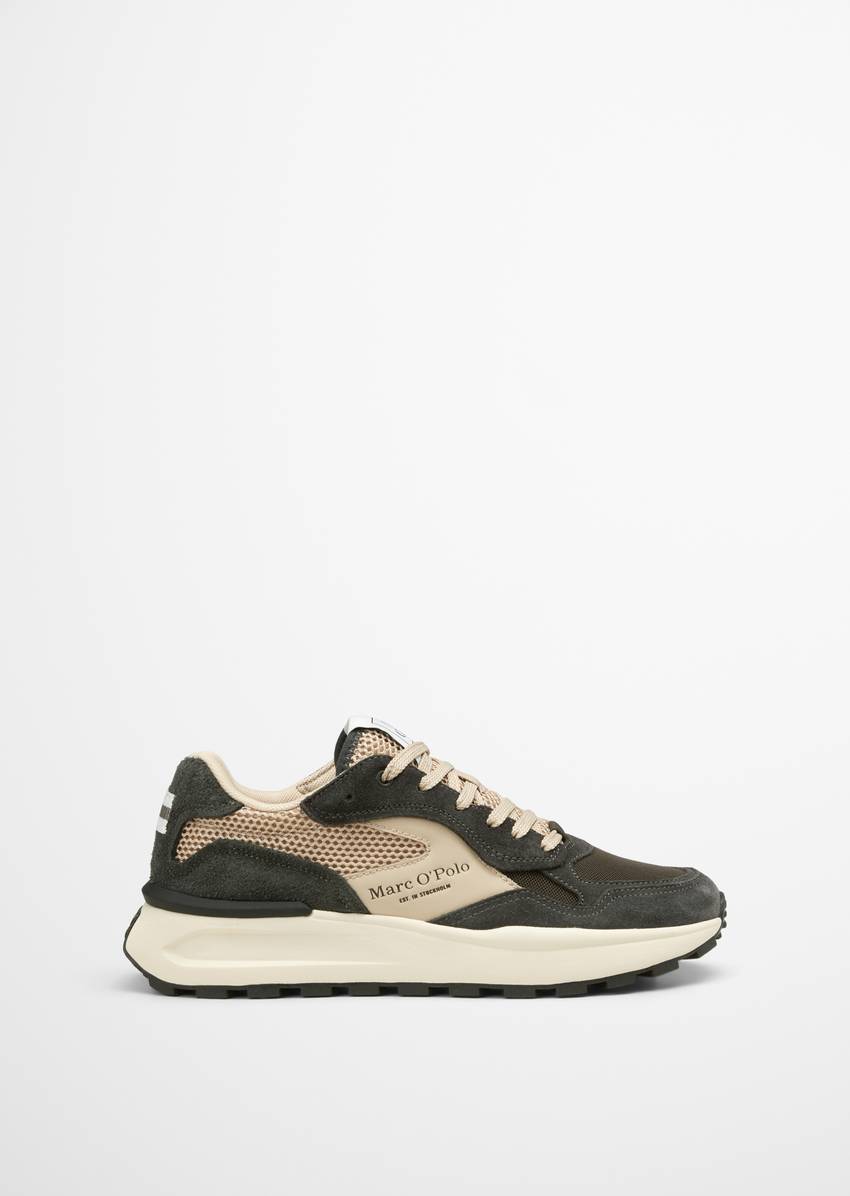 Sneaker Made from a high-quality material mix