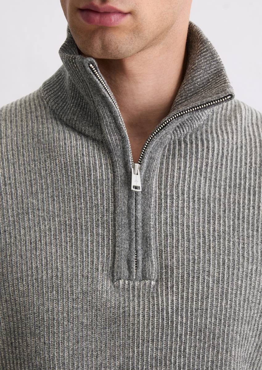 Troyer regular made from a cotton/virgin wool blend