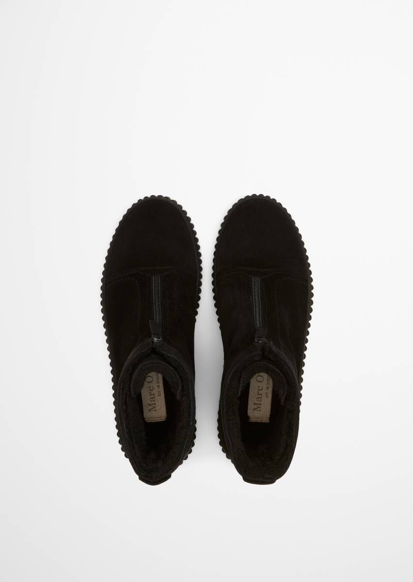 Winter boots model Bianca with zipper at the front