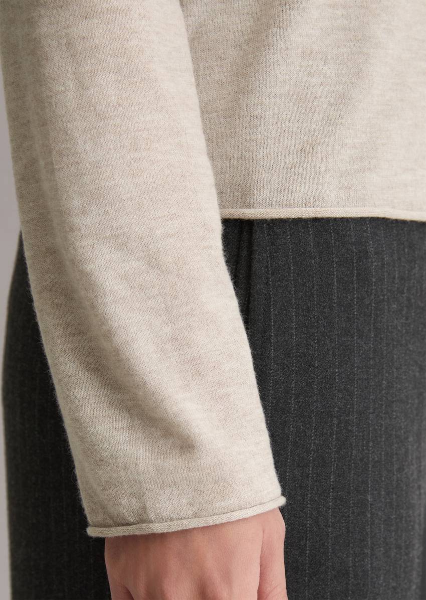 Turtleneck sweater slim made from a fine virgin wool/viscose blend