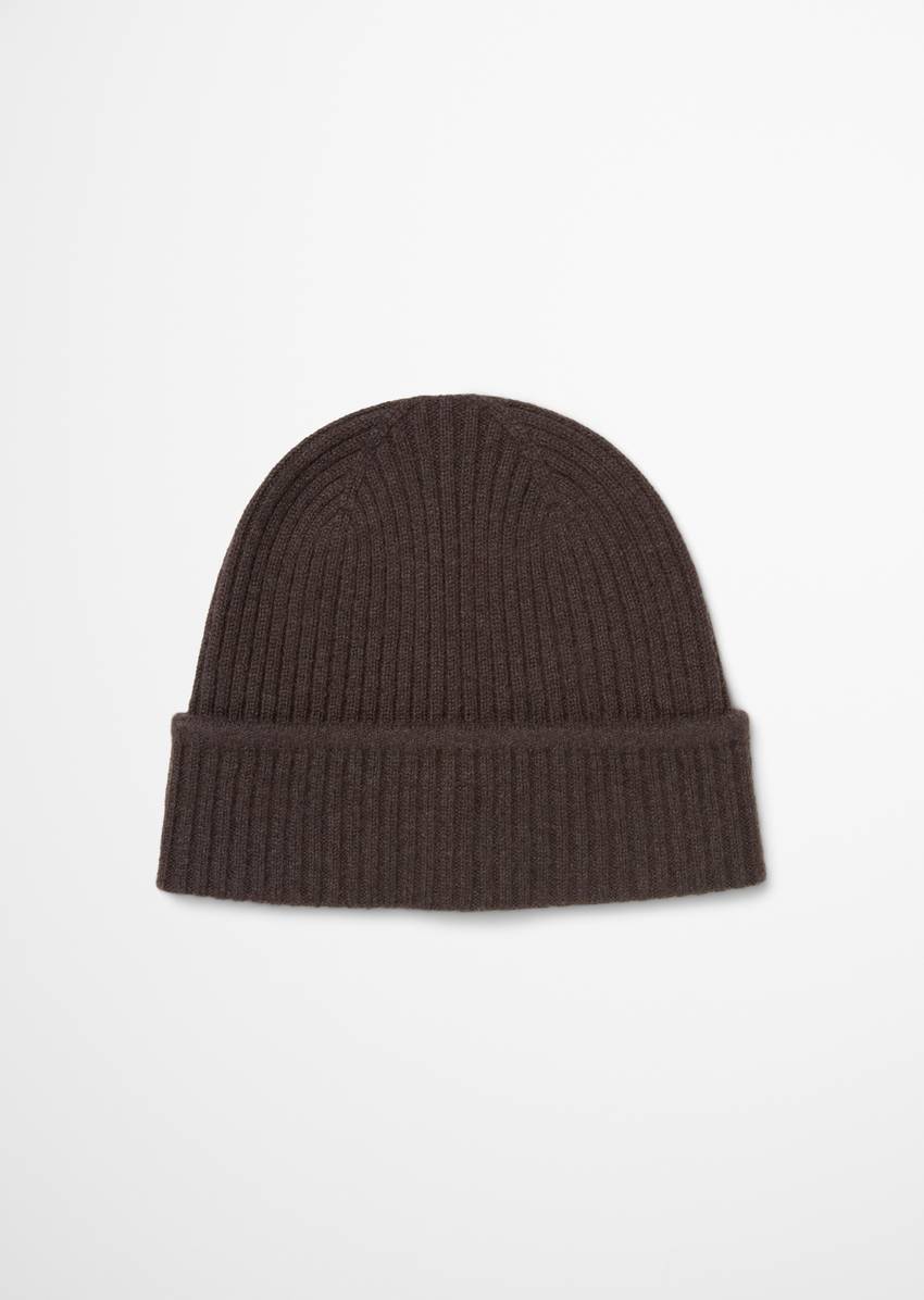 Knitted cap made from the finest cashmere