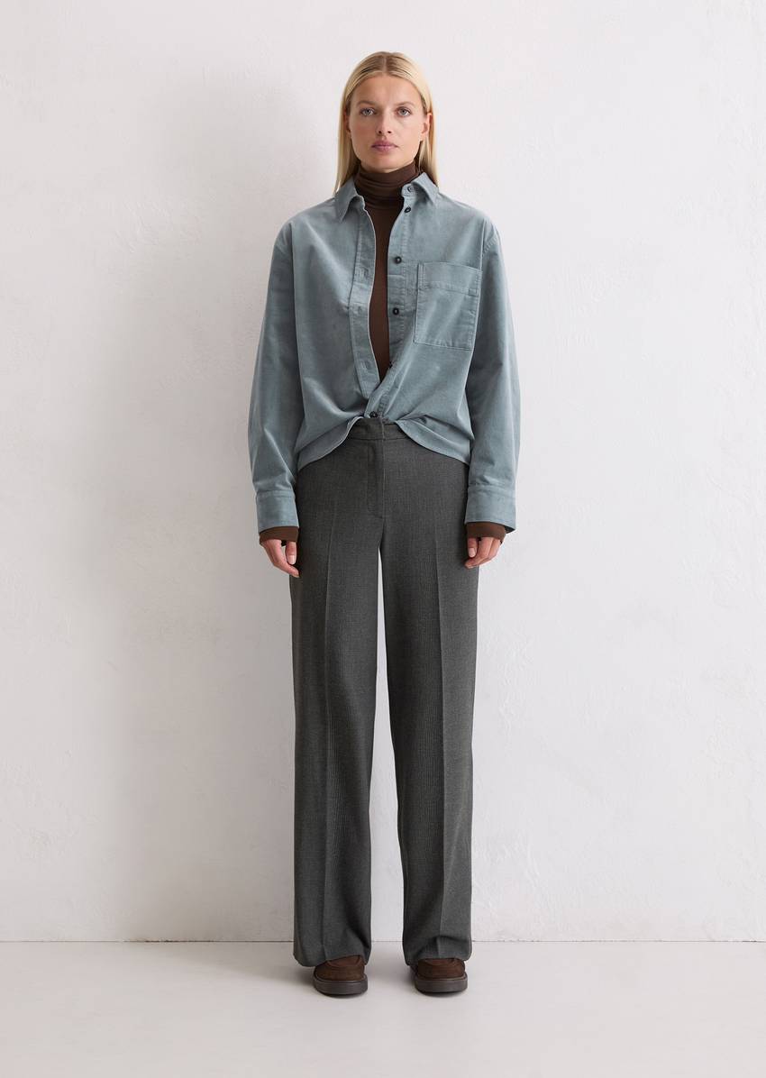 Relaxed velvet overshirt made from organic cotton stretch