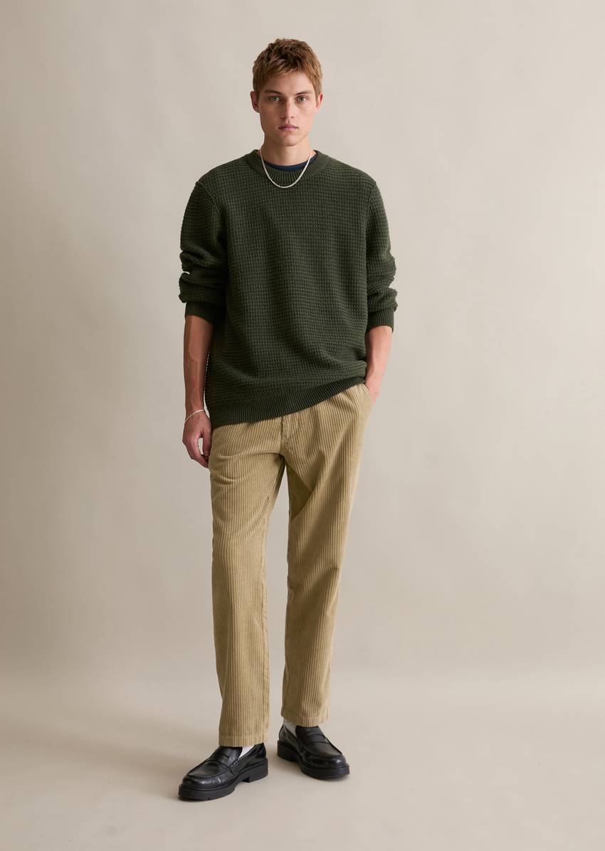 Wool sweater relaxed with a striking structure