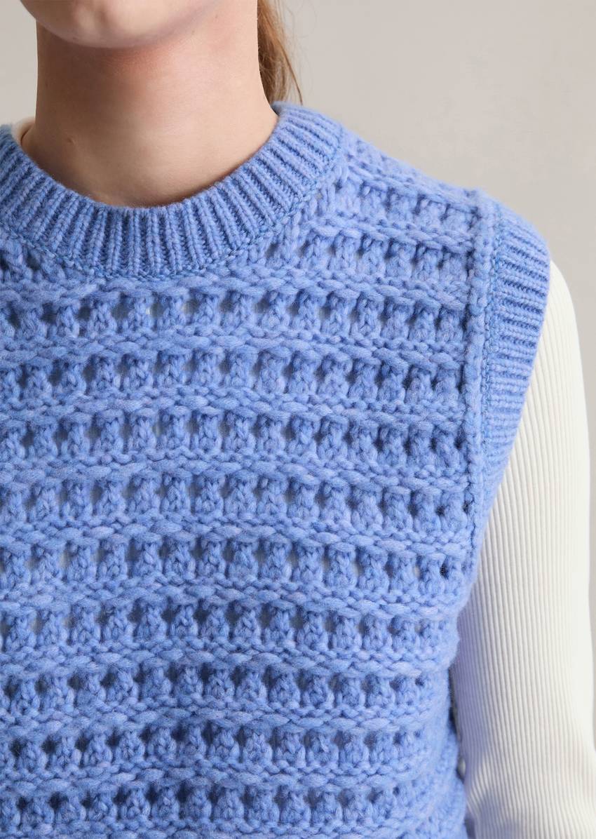 Sweater regular made from a soft virgin wool blend