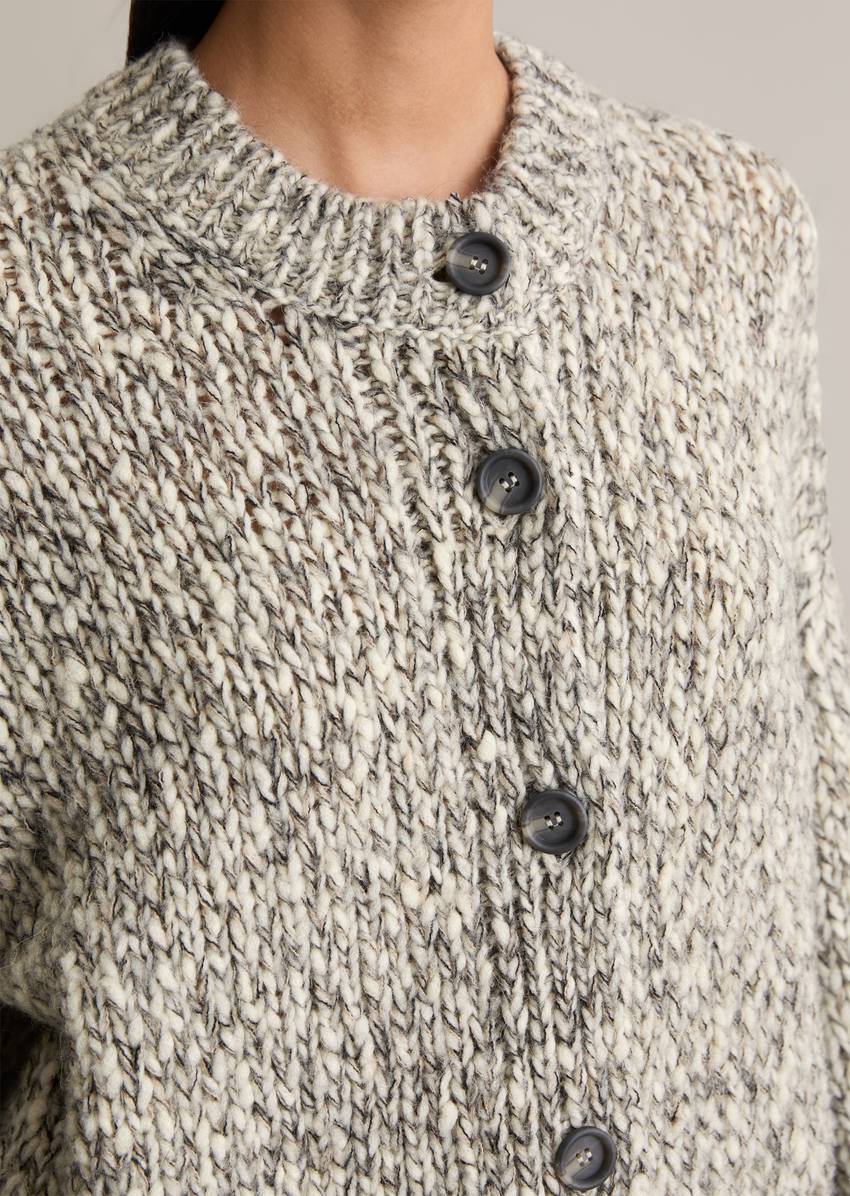 Relaxed chunky cardigan made from a virgin wool/alpaca wool mix