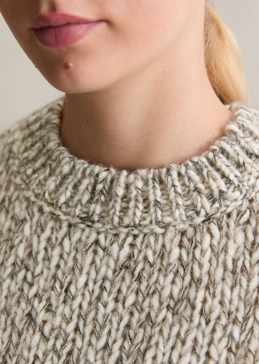 Relaxed chunky knit sweater made from a virgin wool/alpaca wool mix