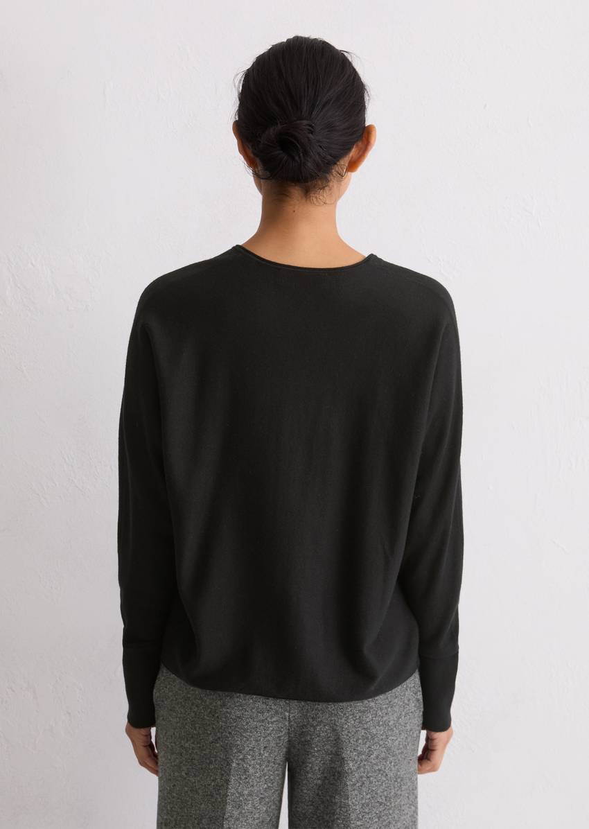 Oversized fine knit sweater made from a soft virgin wool/viscose blend