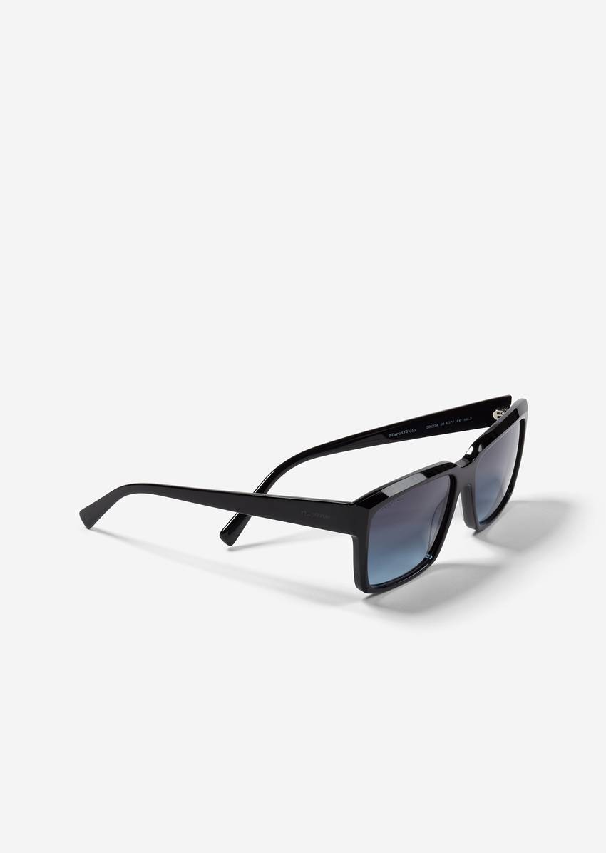 Men's sunglasses in a modern rectangular shape