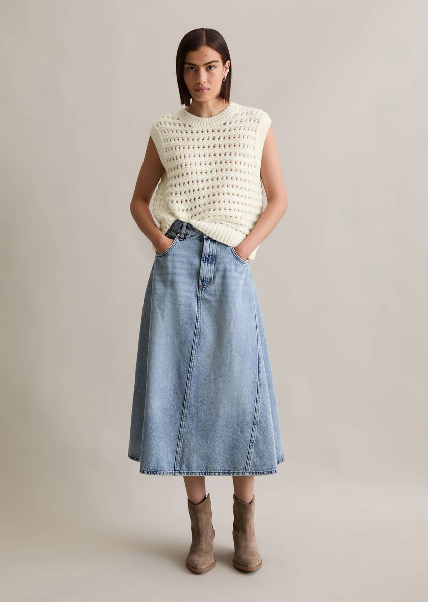 Sweater regular made from a soft virgin wool blend