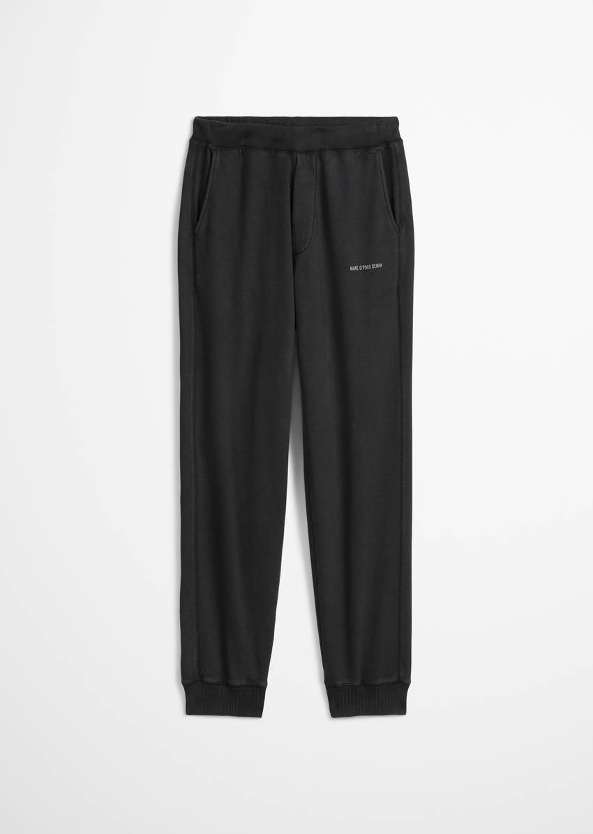 Relaxed sweatpants made from organic cotton