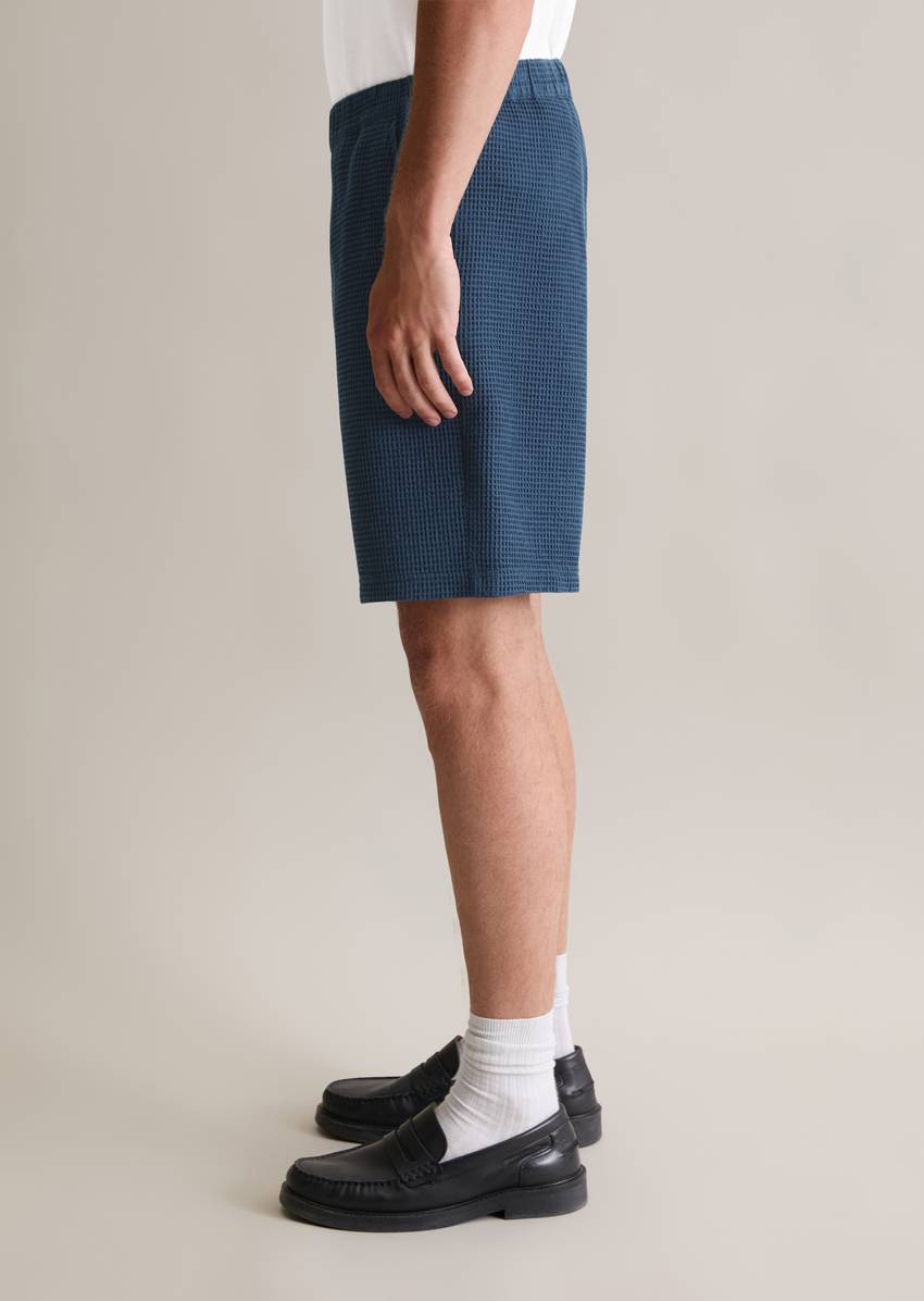 Shorts regular with distinctive waffle structure