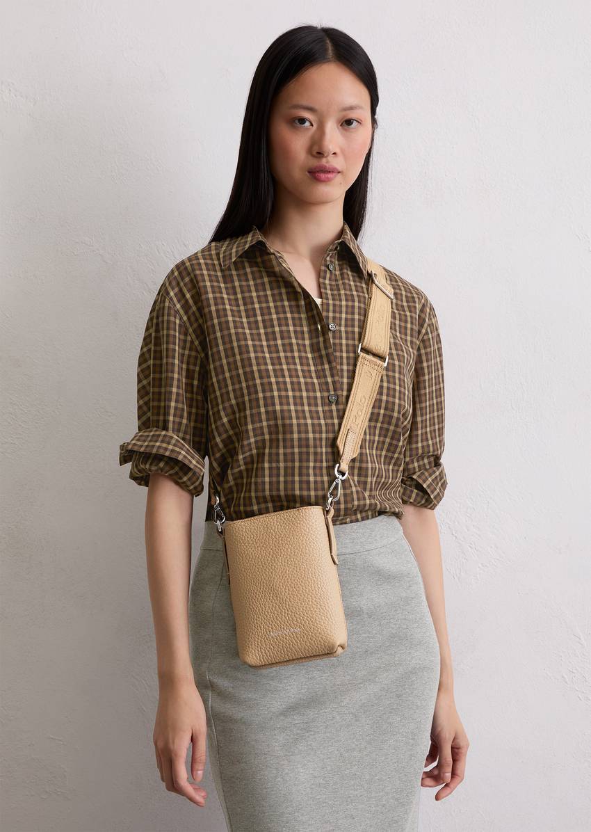 Smartphone case made from grained cowhide