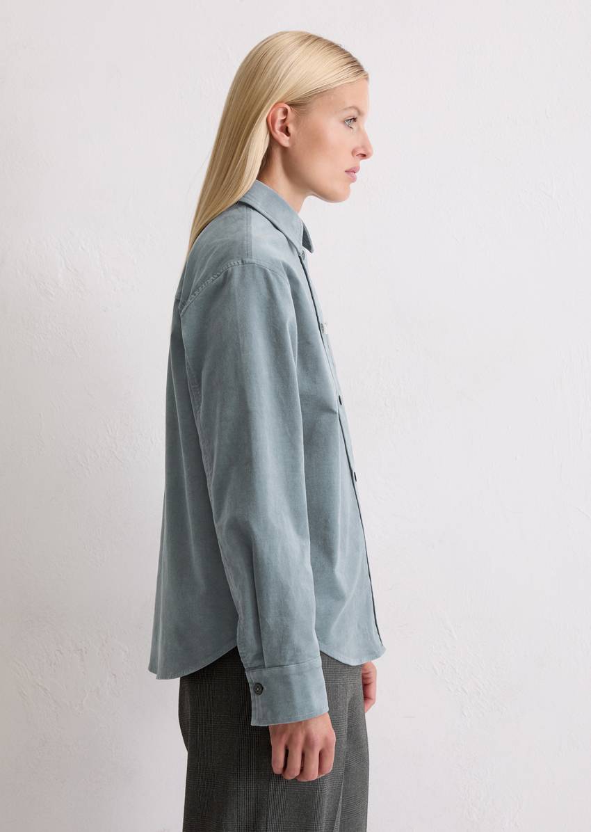 Relaxed velvet overshirt made from organic cotton stretch