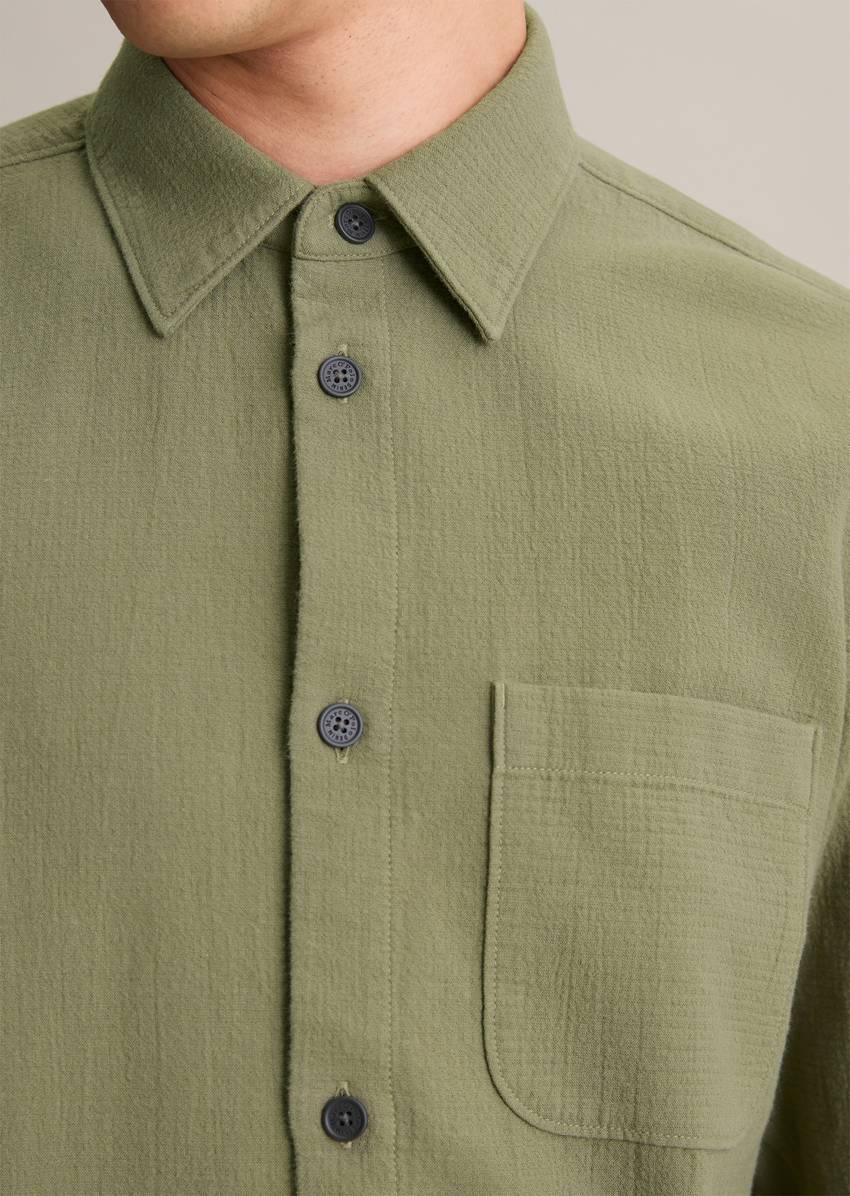 Regular shirt with fine structure