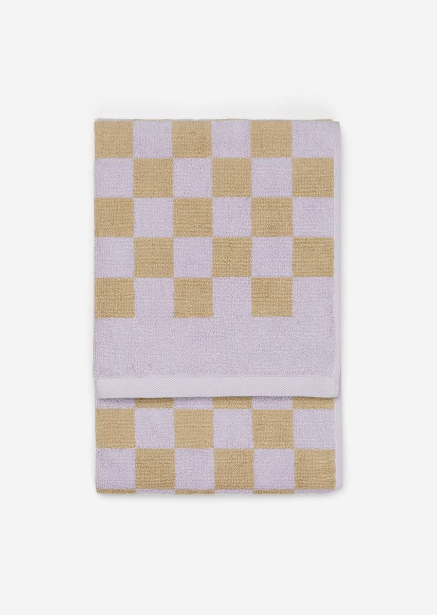 Guest towel Model Checker with jacquard check pattern