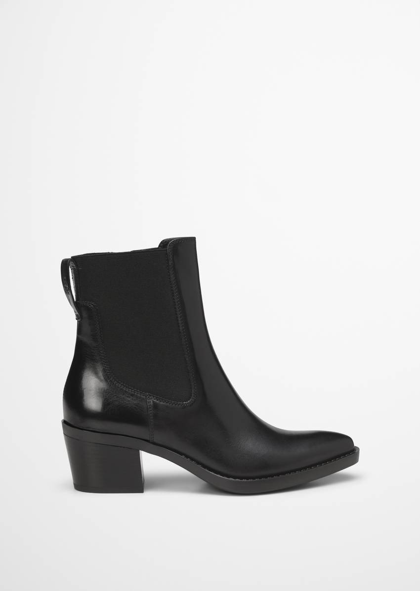 Western-style boot with inside zipper