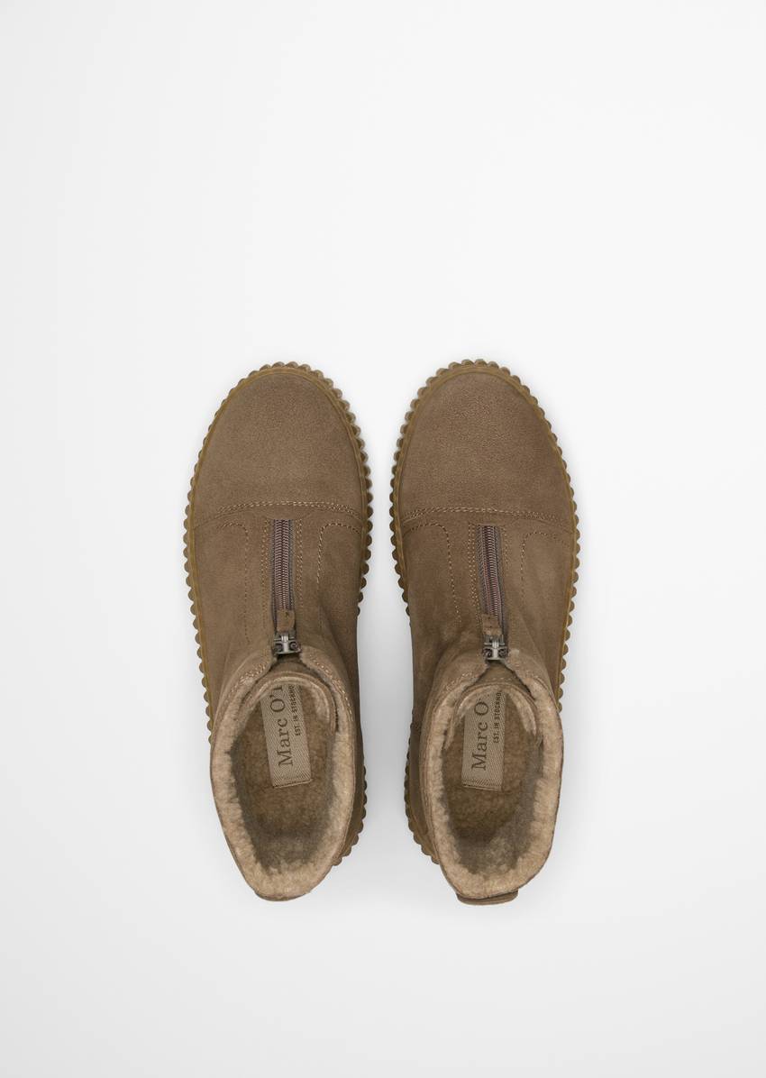 Winter boots model Bianca with zipper at the front