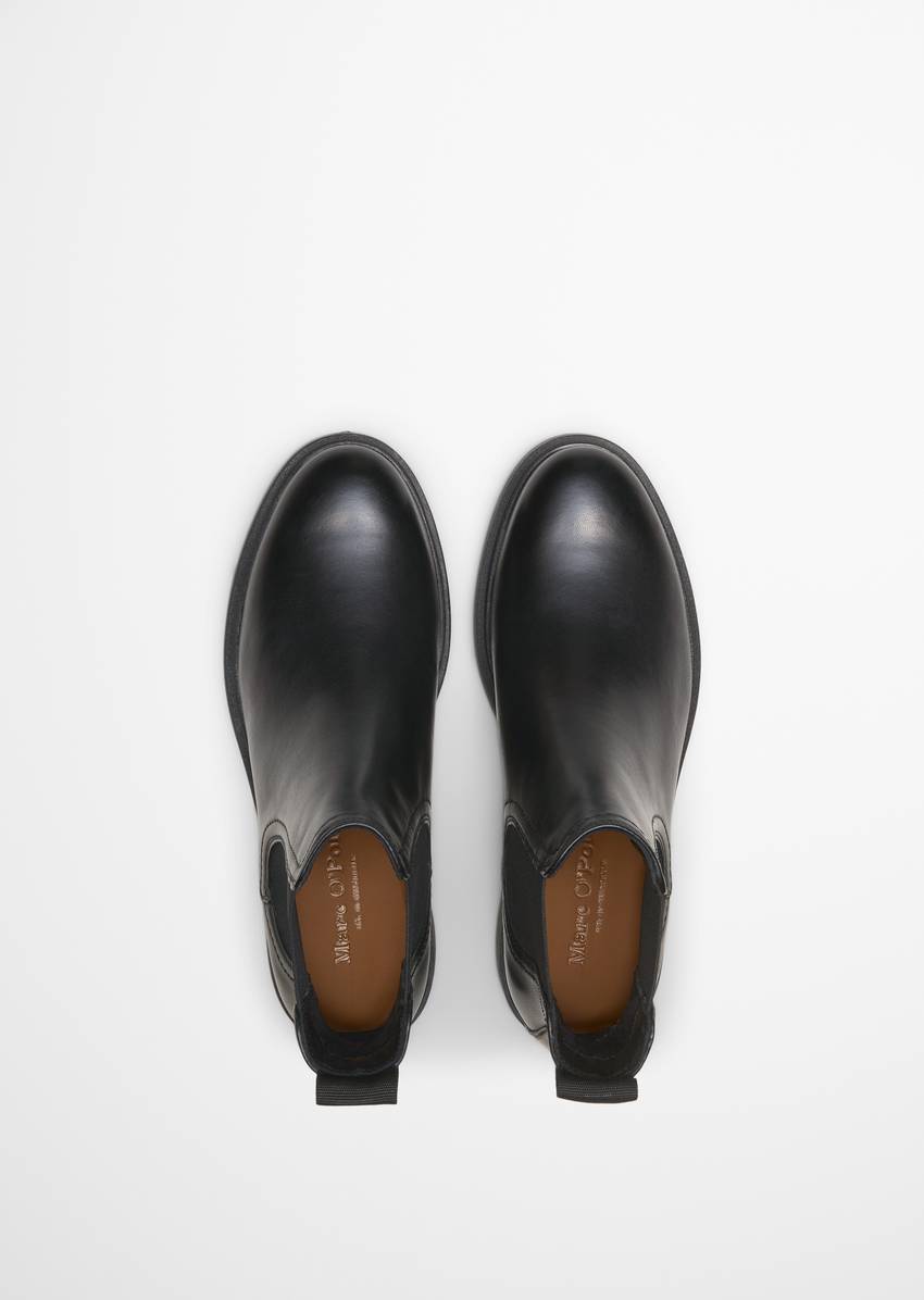 Chelsea boot made from fine cowhide