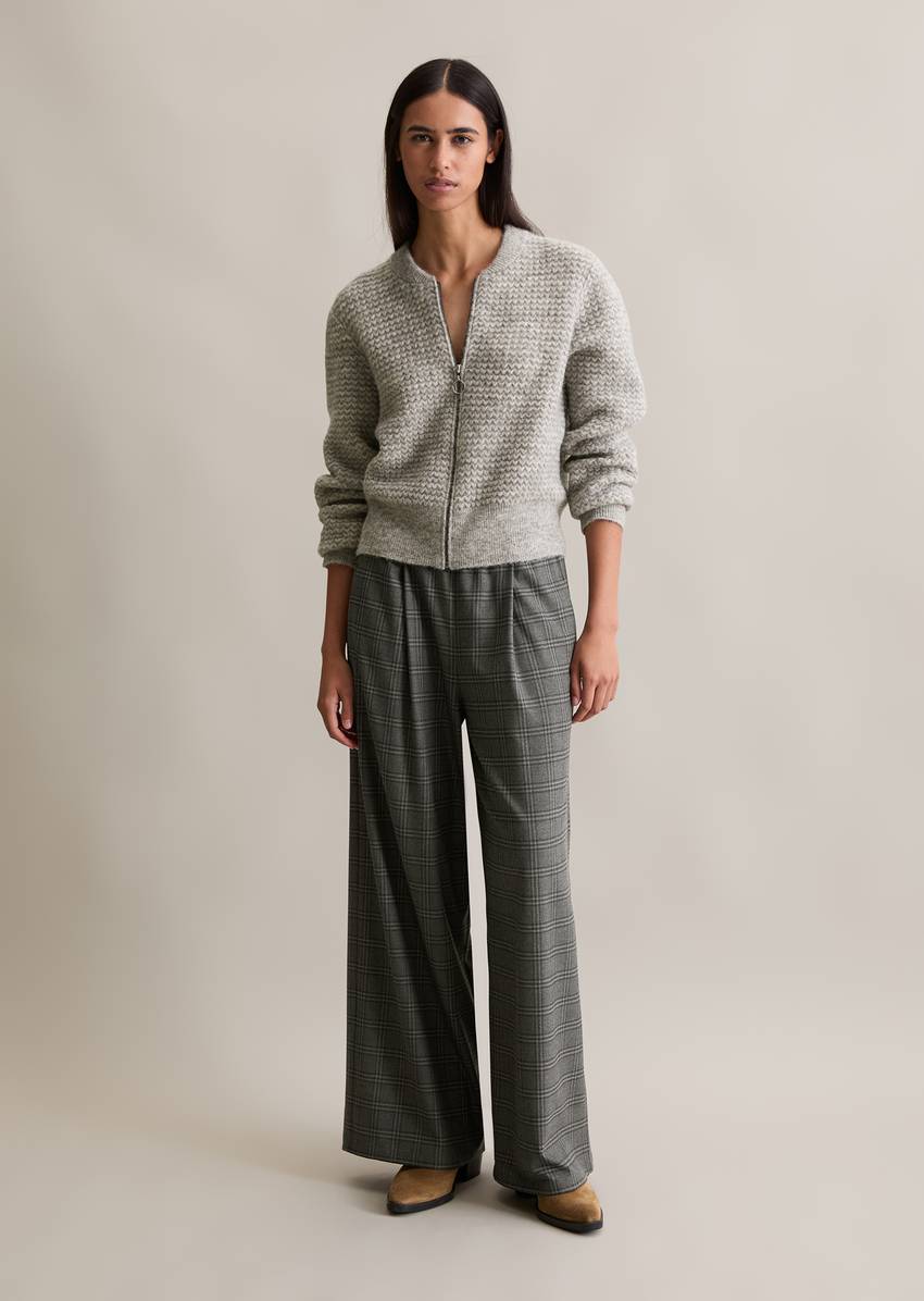 Relaxed zip cardigan made from a virgin wool/alpaca wool mix