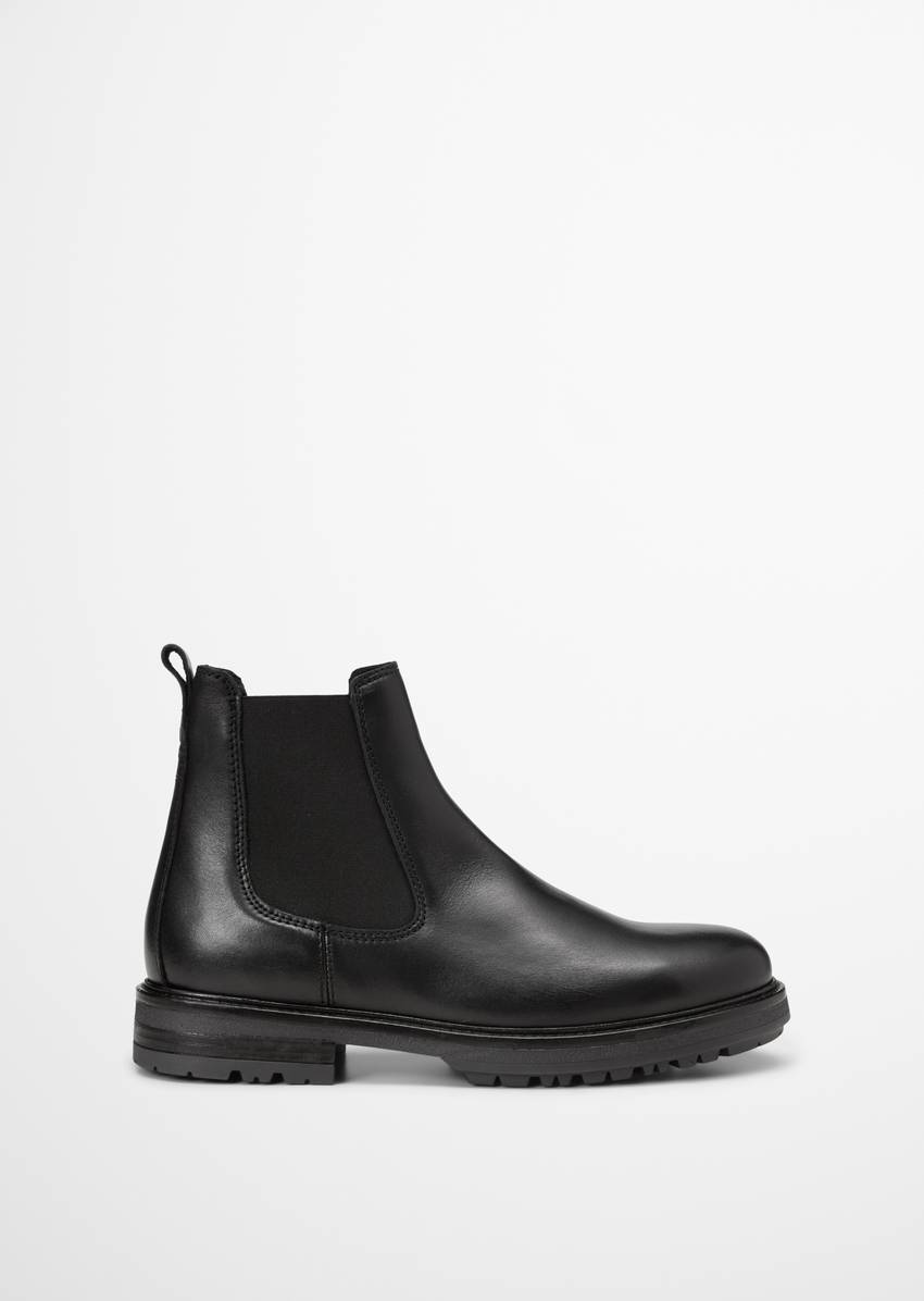 Chelsea boot made from fine cowhide