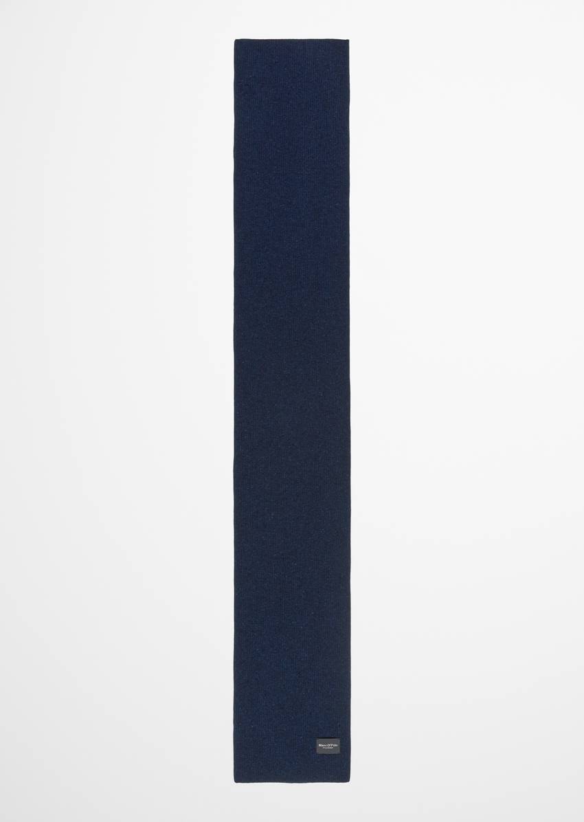 Knitted scarf made from a recycled sheep's wool mix