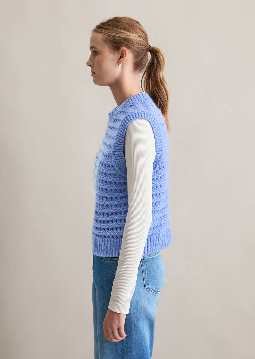 Sweater regular made from a soft virgin wool blend