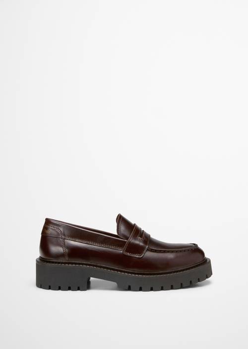 Loafer with robust tread outsole