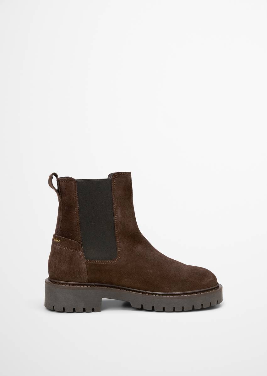 Chelsea boot with treaded sole