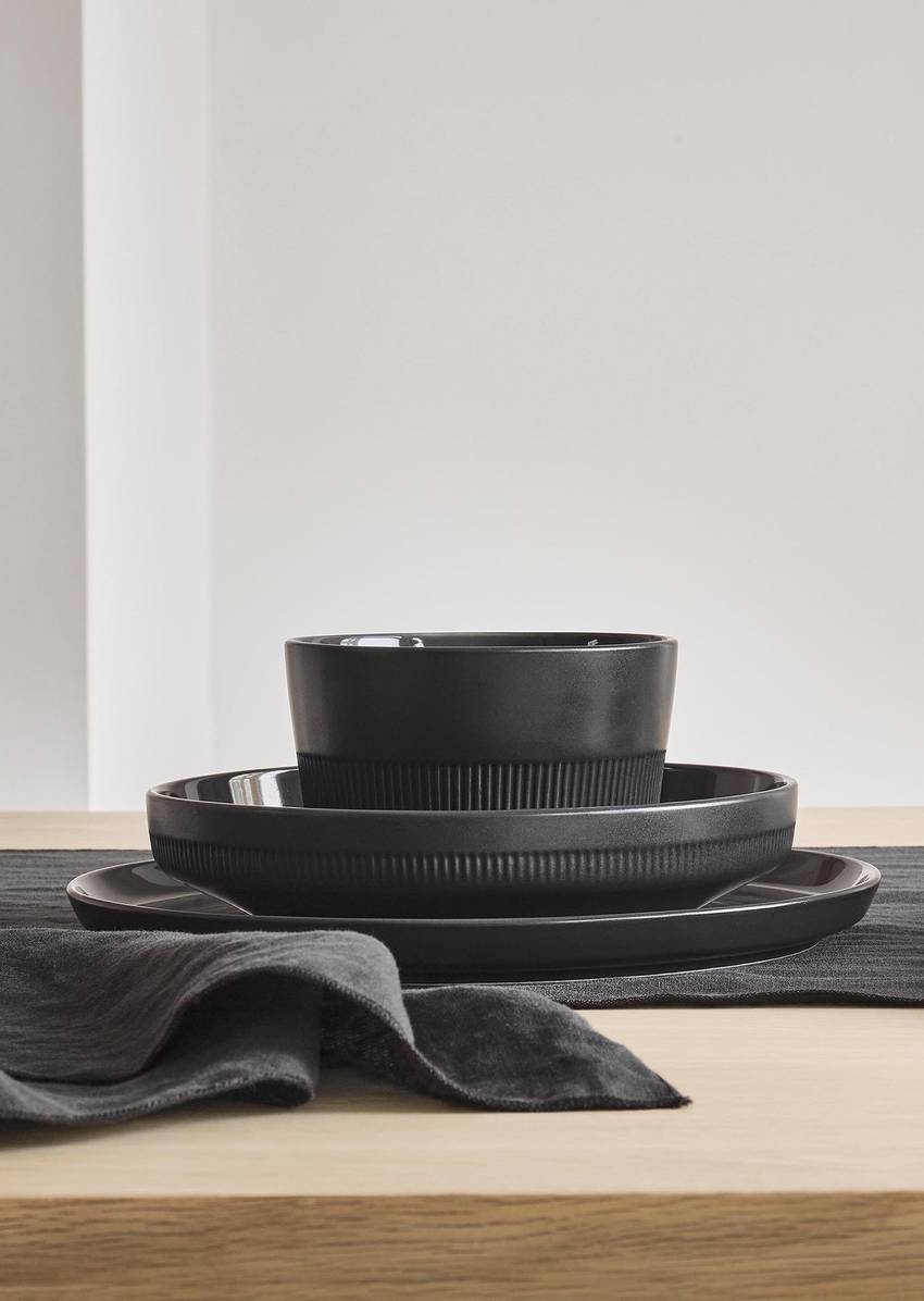 Porcelain plate Model Moments in set of 4