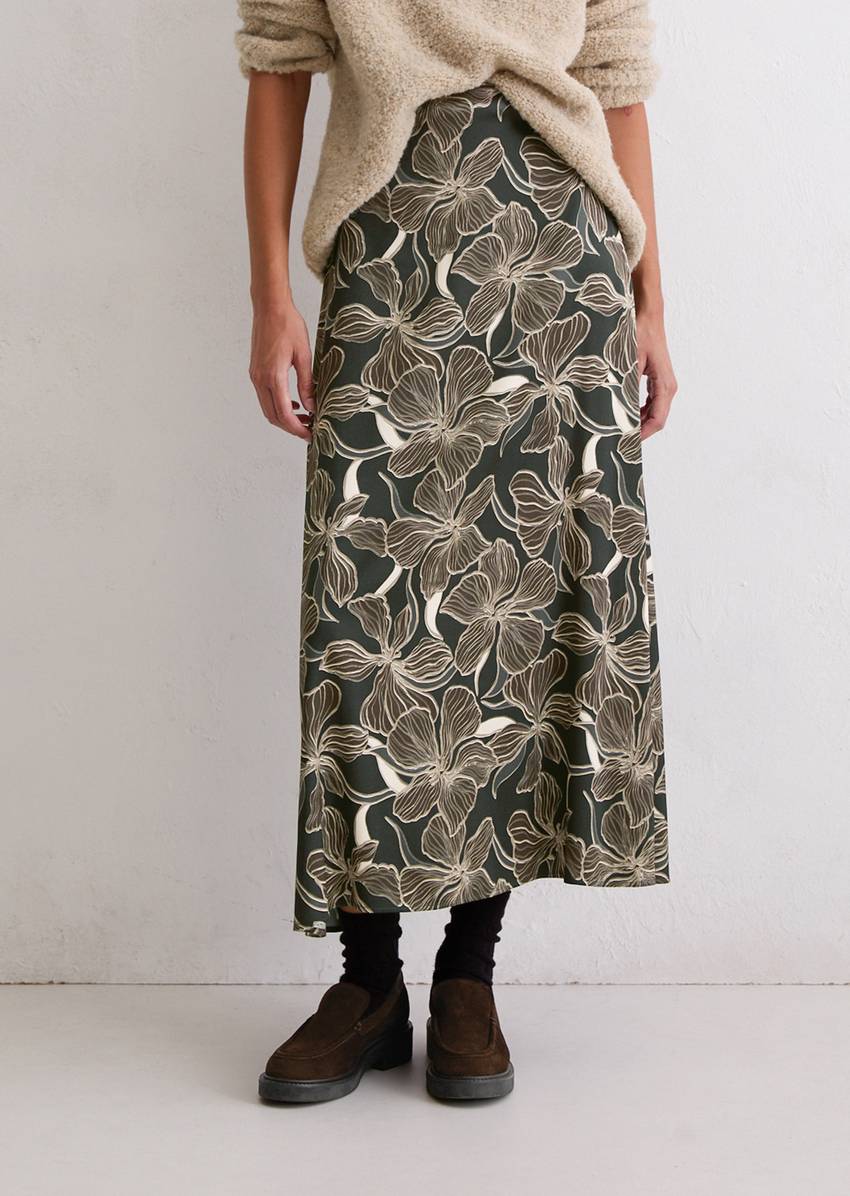 Flared maxi skirt shaped made from premium viscose stretch