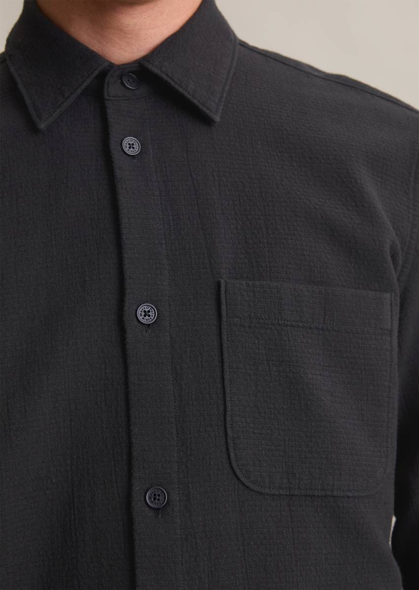 Regular shirt with fine structure