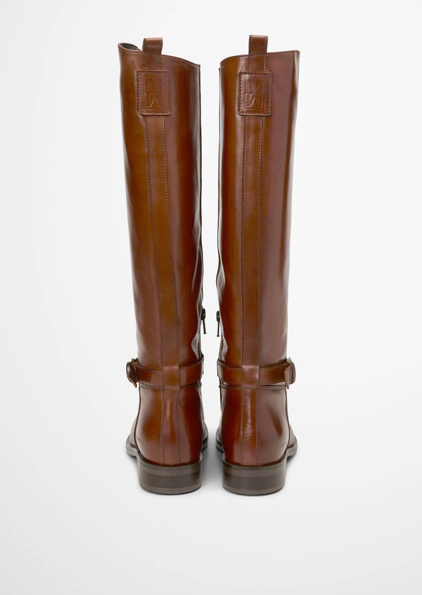 Long-shaft boots with riding boot character