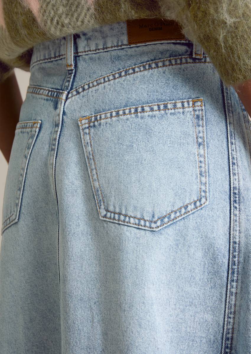 Denim skirt made from denim with European nettle fibers