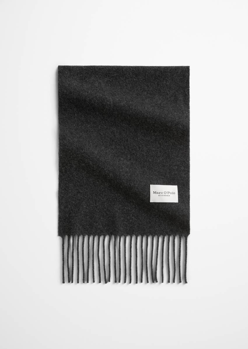 Scarf with fringes made from soft new wool