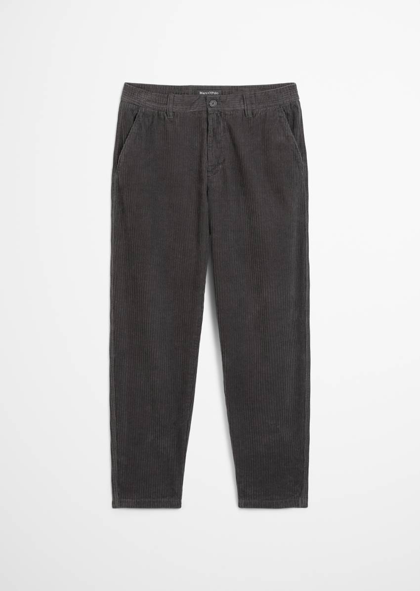 Relaxed corduroy trousers with wide ribbed structure