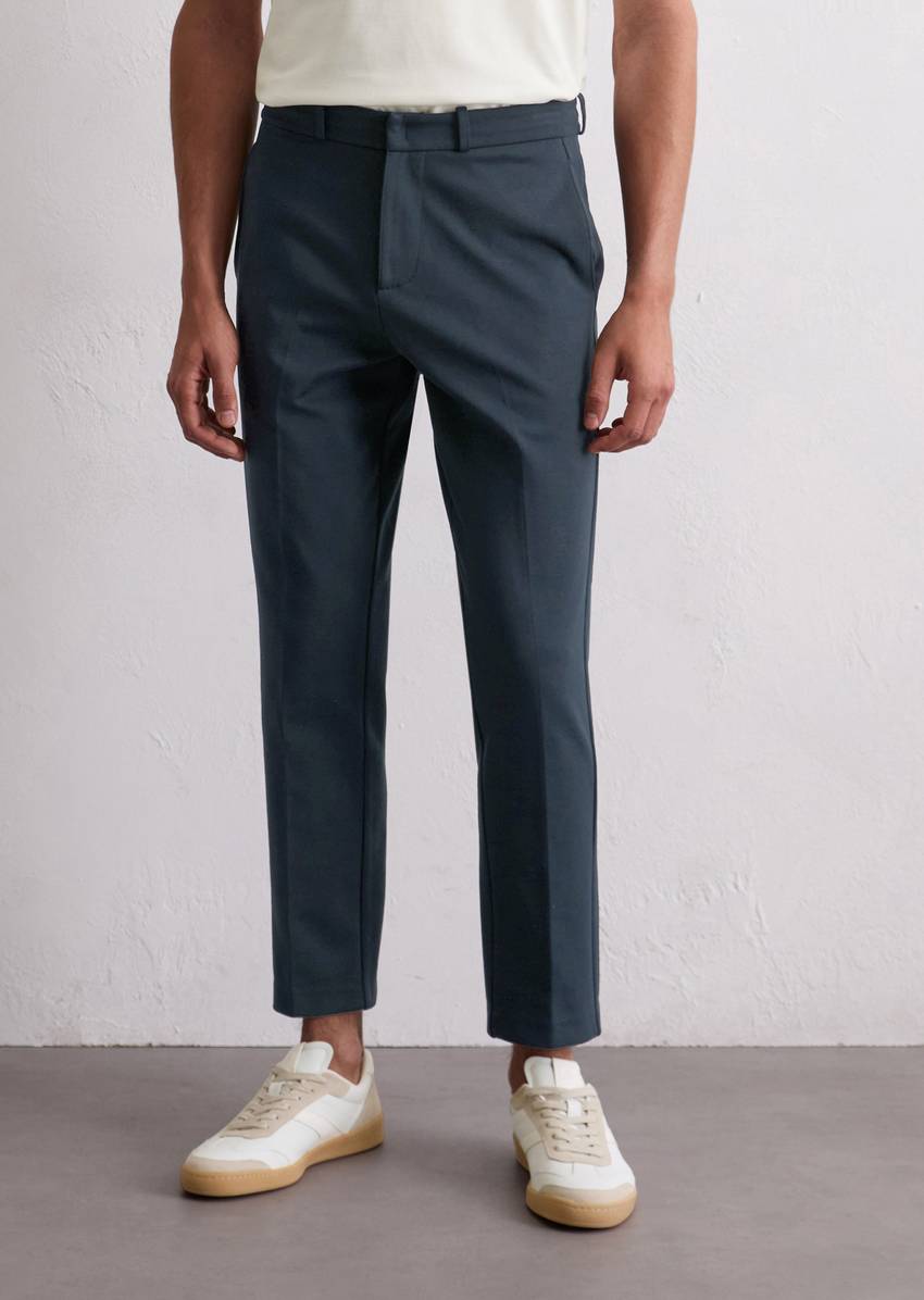 Regular sweatpants made from a stretchy organic cotton blend