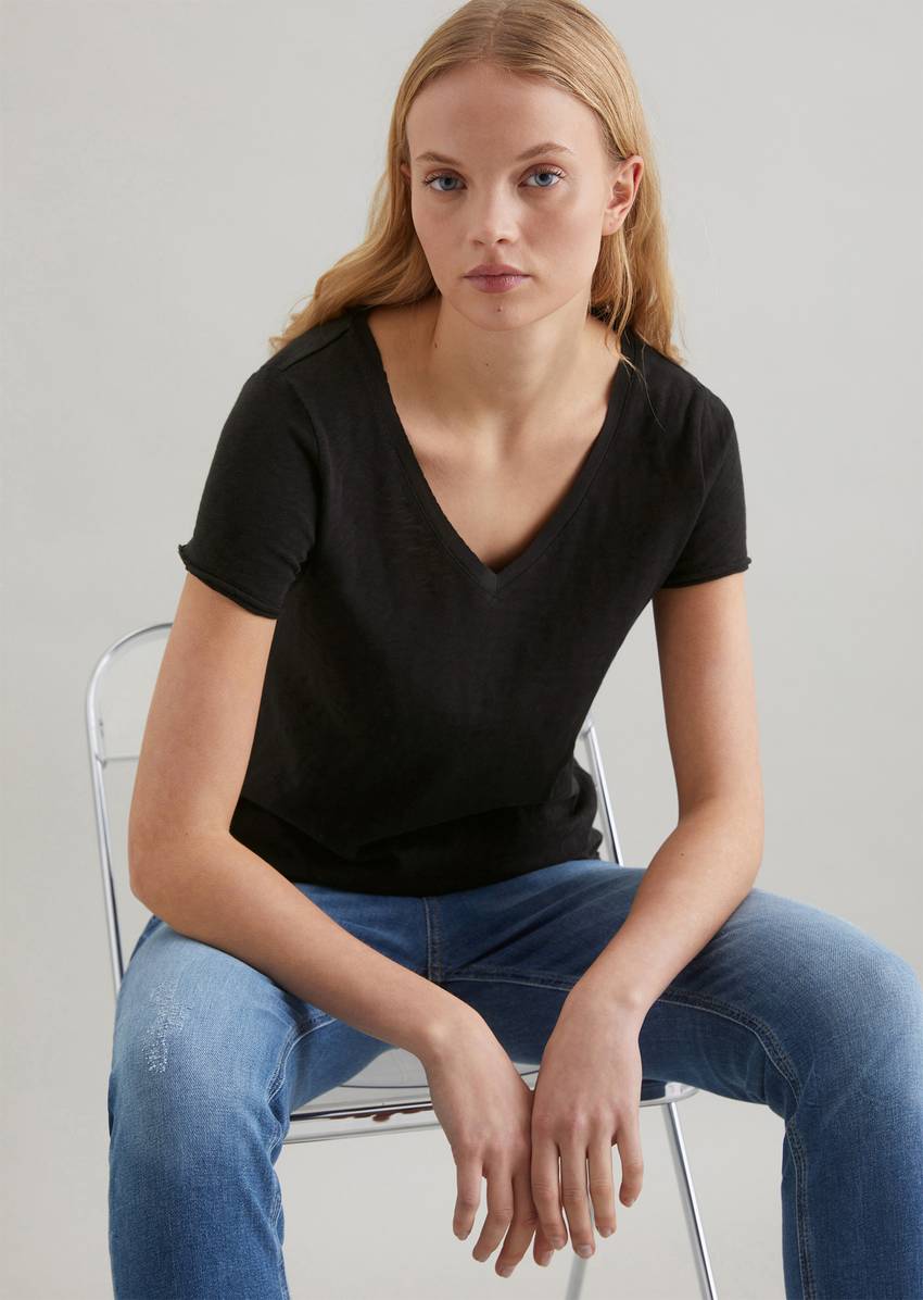 V-neck T-shirt, regular fit made from organic cotton slub jersey