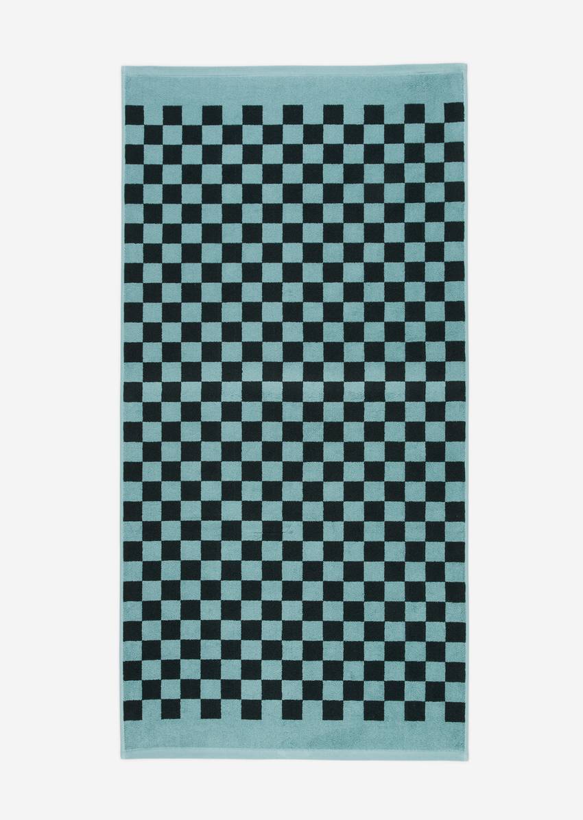 Guest towel Model Checker with jacquard check pattern